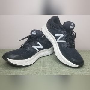 New Balance Women's size 8.5 Fresh Foam 1080v8 Running Shoes in Black & White